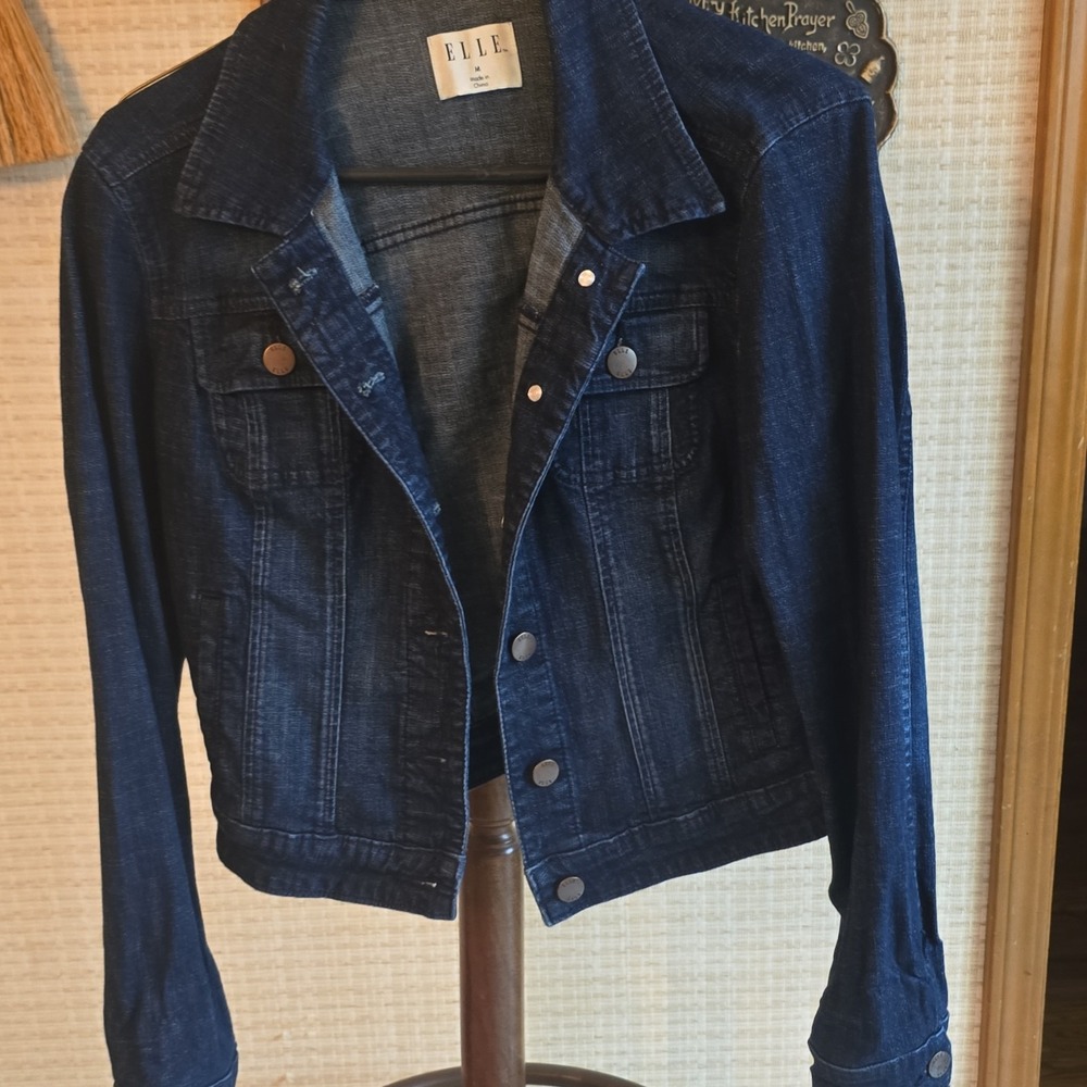 Judy Blue cropped Women's Dark Blue Denim Jacket. Size M